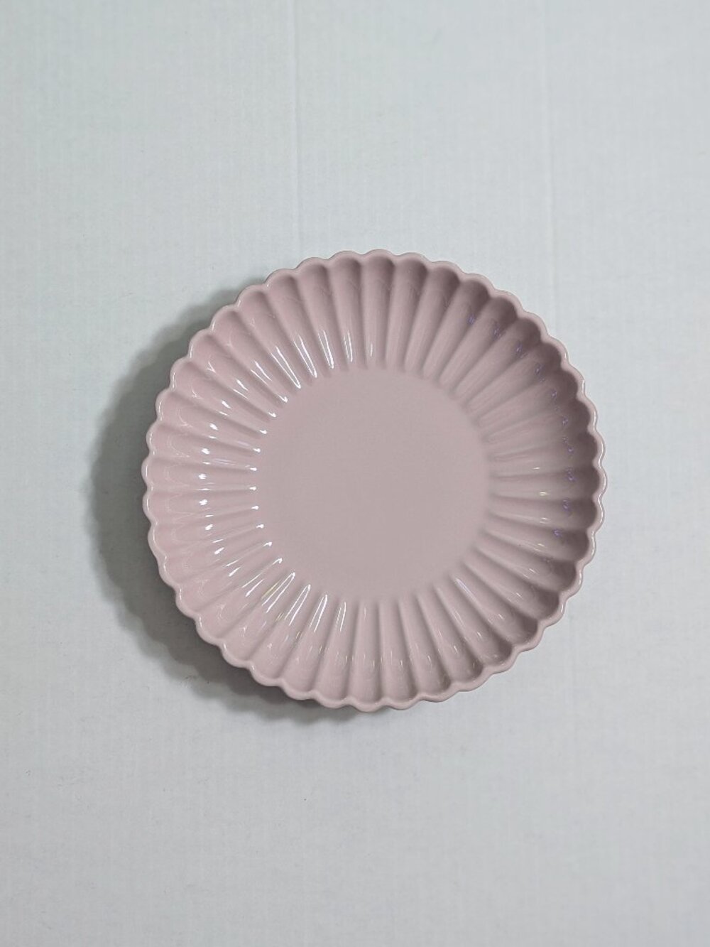 *SET OF 2* H&M Pink Fluted 9" Stoneware Pasta/Salad Plates - Picture 2 of 11